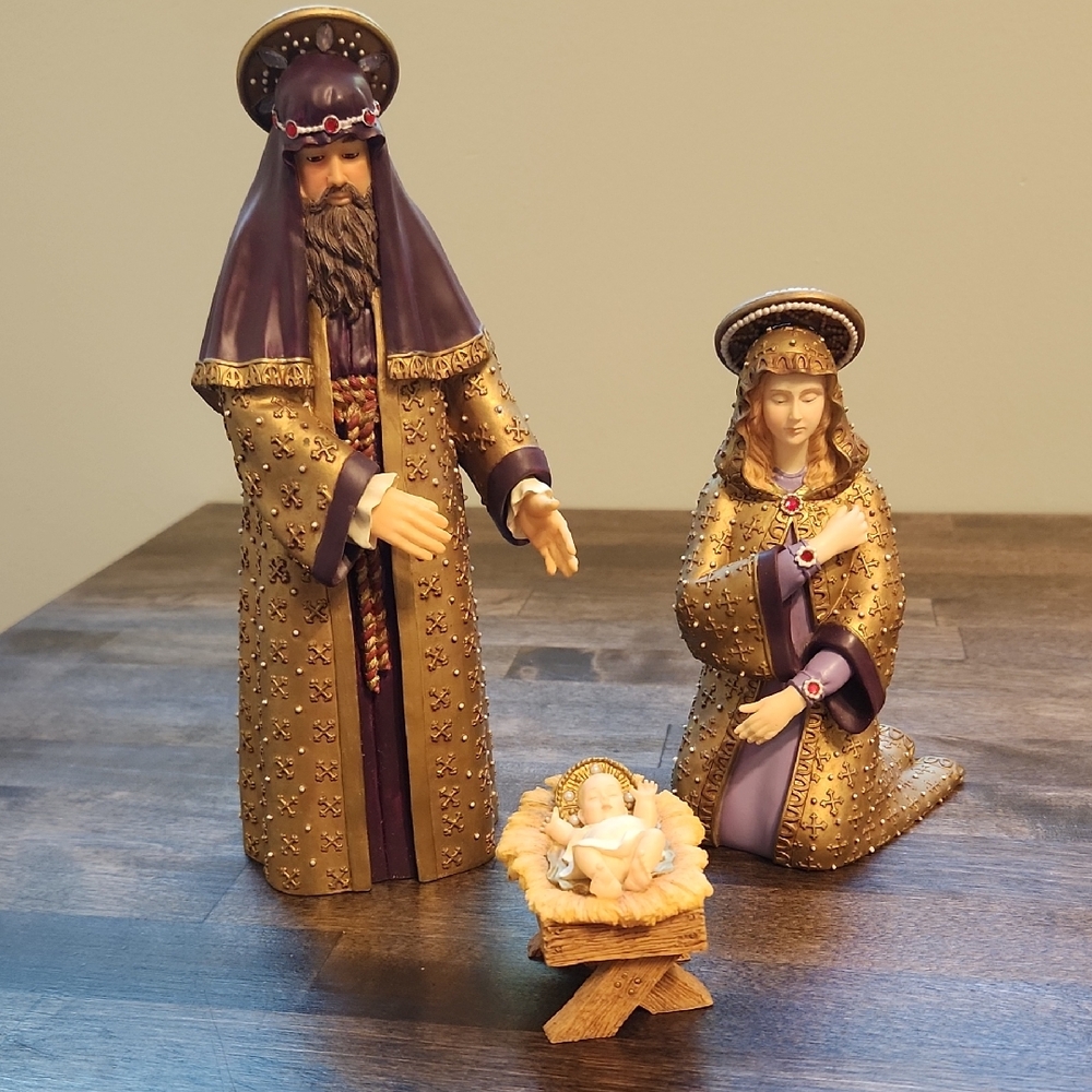 United Design Corp The Magi Holly Family Nativity